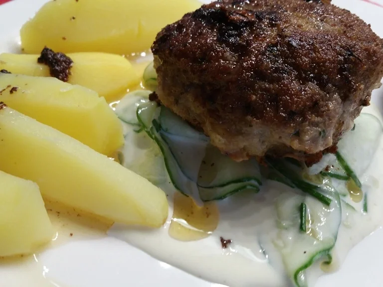 Frikadellen Gurkensalat und die neue Kartoffelernte à la Biggi - Rezept - Bild Nr. 12