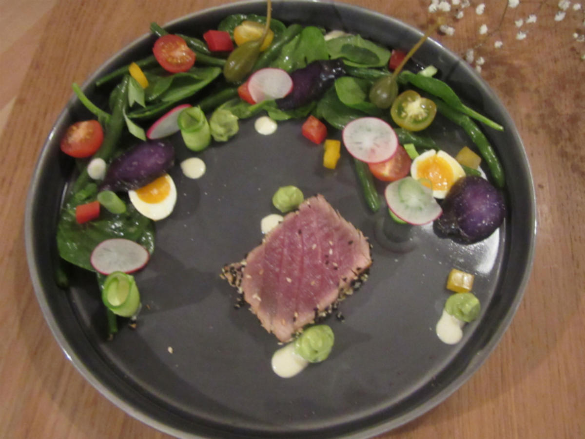 Bilder für Salade Nicoise nouveaux, Vitelotte, roter Thunfisch und Wachtelei - Rezept