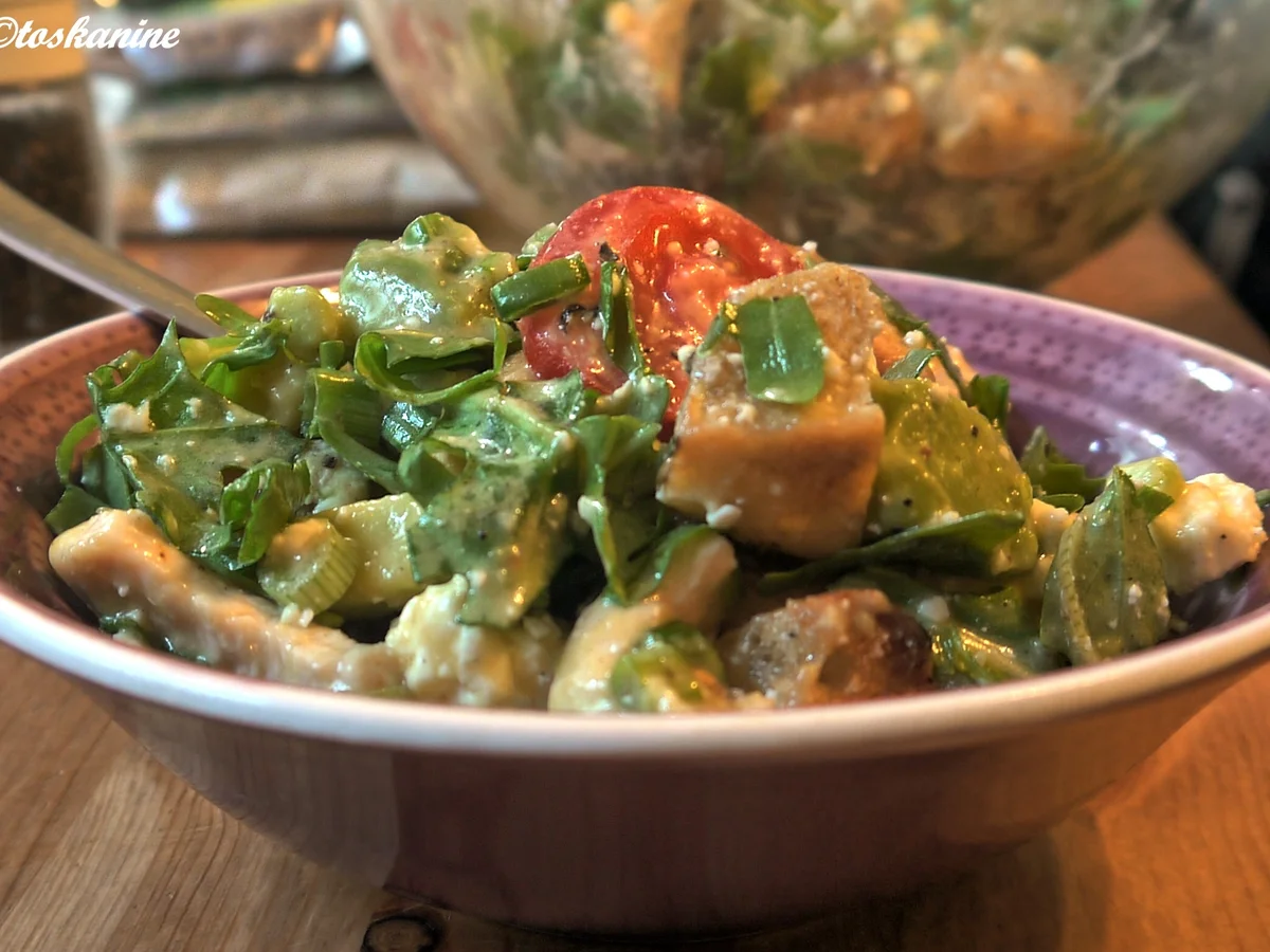 Panzanella mit Avocado und Hähnchenbrust - Rezept - Bild Nr. 2