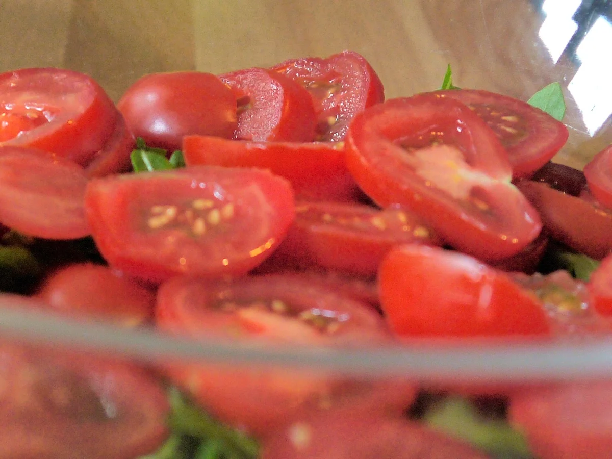 Panzanella mit Avocado und Hähnchenbrust - Rezept - Bild Nr. 4