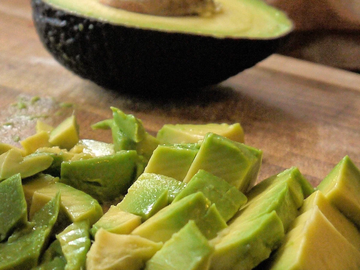 Panzanella mit Avocado und Hähnchenbrust - Rezept - Bild Nr. 5