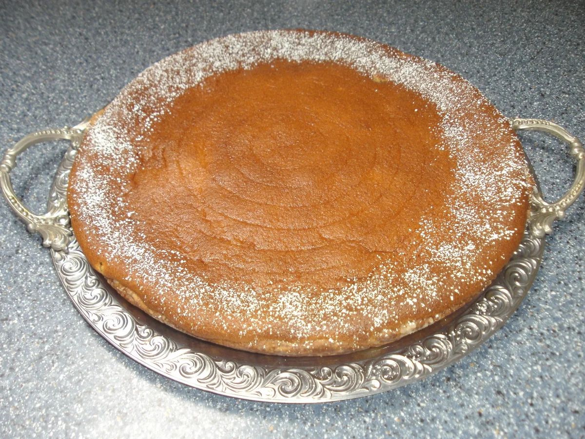 Rezept: Rhabarberkuchen mit Sauerrahmguss Rhabarberkuchen mit Sauerrahmguss - Rezept