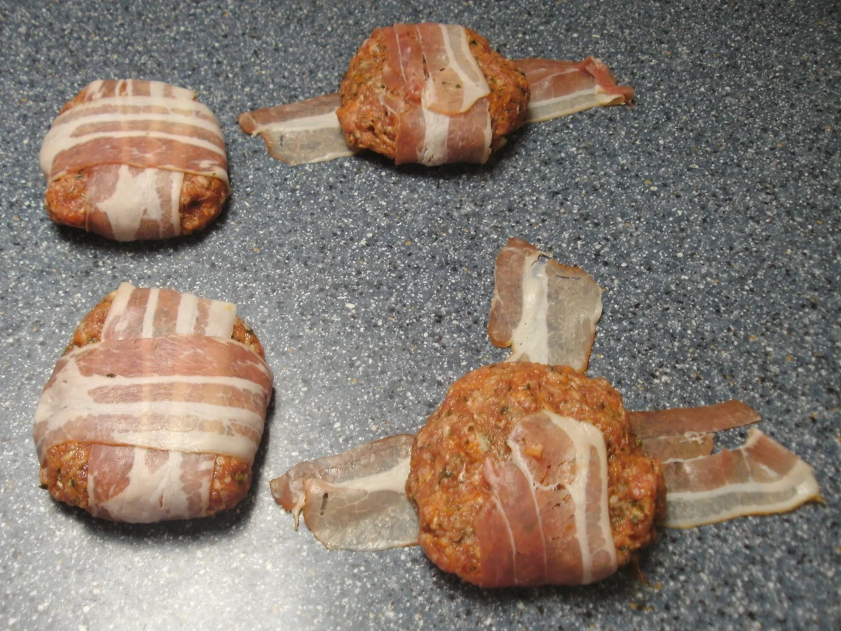 Frikadellen im Speckmantel - Rezept - Bild Nr. 2