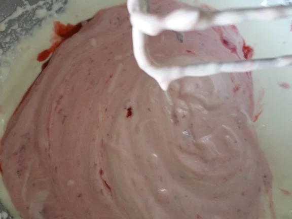 Rezept: Erdbeer Joghurt Eistorte Bild Nr. 19 Erdbeer Joghurt Eistorte - Rezept - Bild Nr. 19