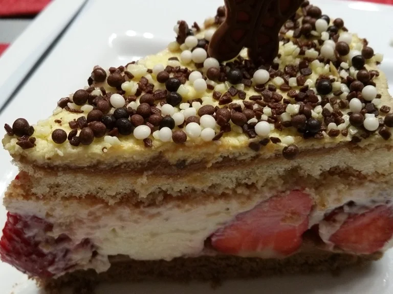 Rezept: Erdbeer Joghurt Eistorte Bild Nr. 25 Erdbeer Joghurt Eistorte - Rezept - Bild Nr. 25