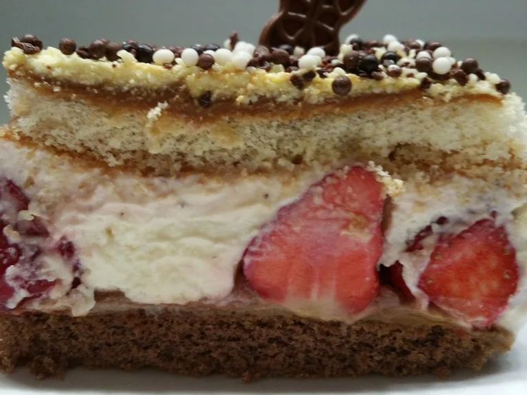 Rezept: Erdbeer Joghurt Eistorte Bild Nr. 26 Erdbeer Joghurt Eistorte - Rezept - Bild Nr. 26