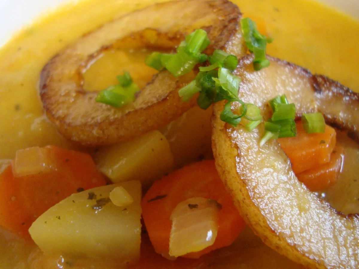 Möhrensüppchen mit Apfeleinlage - Rezept