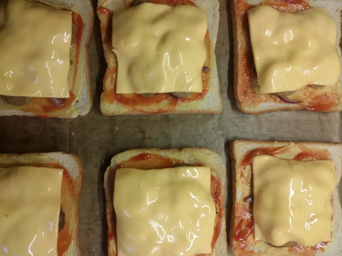 Rezept: Bratwurst - Toast Bild Nr. 3 Bratwurst - Toast - Rezept - Bild Nr. 3