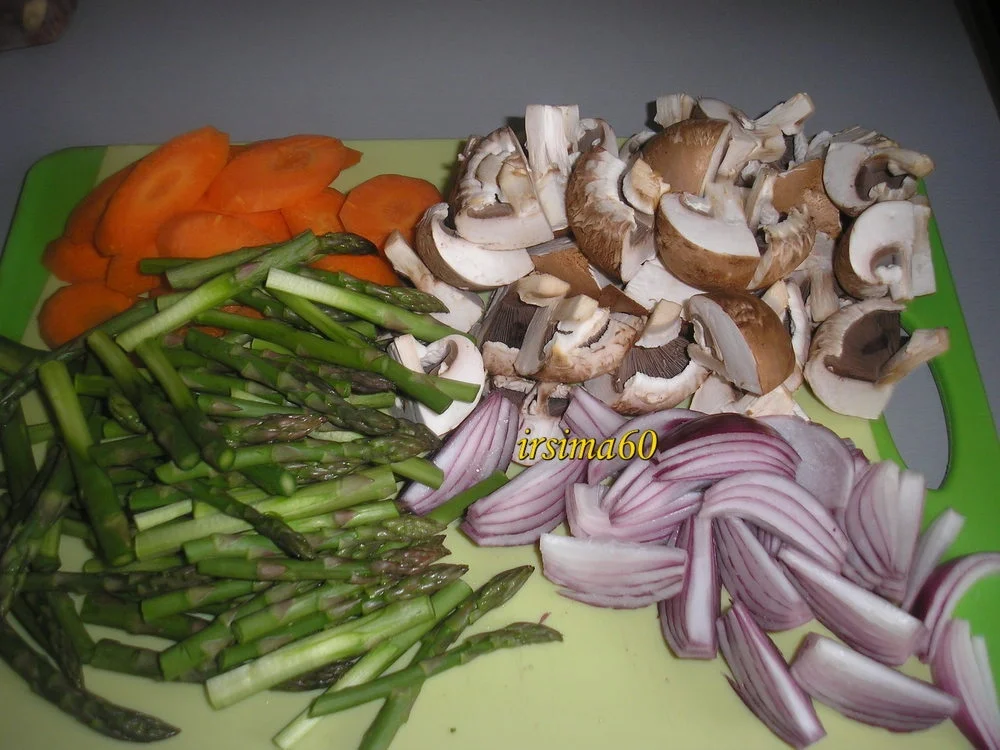Rezept: Rindfleischstreifen mit grünen Spargel und Champignons Bild Nr. 3 Rindfleischstreifen mit grünen Spargel und Champignons - Rezept - Bild Nr. 3