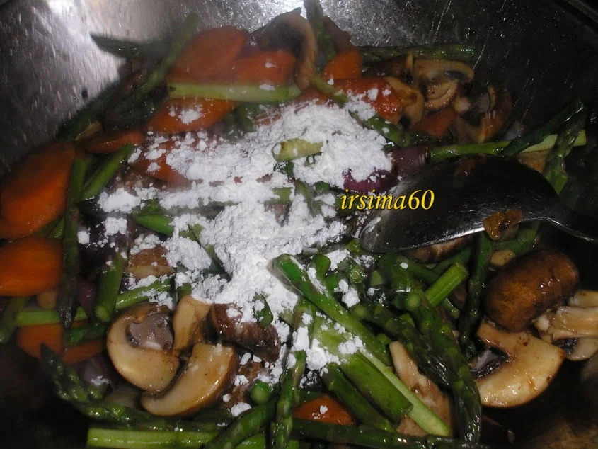 Rezept: Rindfleischstreifen mit grünen Spargel und Champignons Bild Nr. 9 Rindfleischstreifen mit grünen Spargel und Champignons - Rezept - Bild Nr. 9