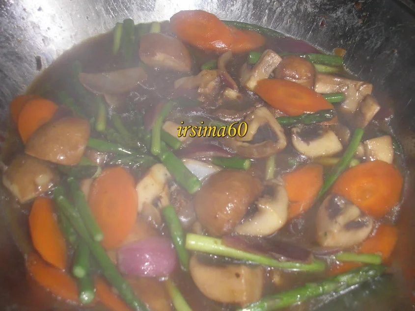 Rezept: Rindfleischstreifen mit grünen Spargel und Champignons Bild Nr. 10 Rindfleischstreifen mit grünen Spargel und Champignons - Rezept - Bild Nr. 10