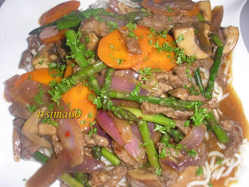 Rezept: Rindfleischstreifen mit grünen Spargel und Champignons Bild Nr. 11 Rindfleischstreifen mit grünen Spargel und Champignons - Rezept - Bild Nr. 11