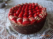 Erdbeertorte mit Dekorrand - Rezept