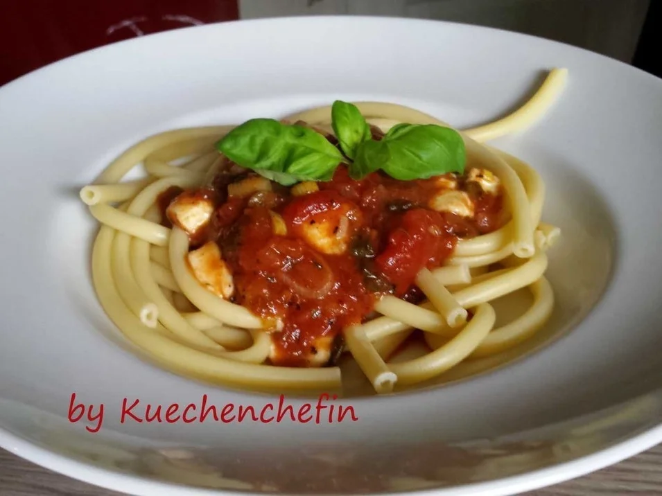 Rezept: Makkaroni mit etwas schärferer Tomatensauce Makkaroni mit etwas schärferer Tomatensauce - Rezept