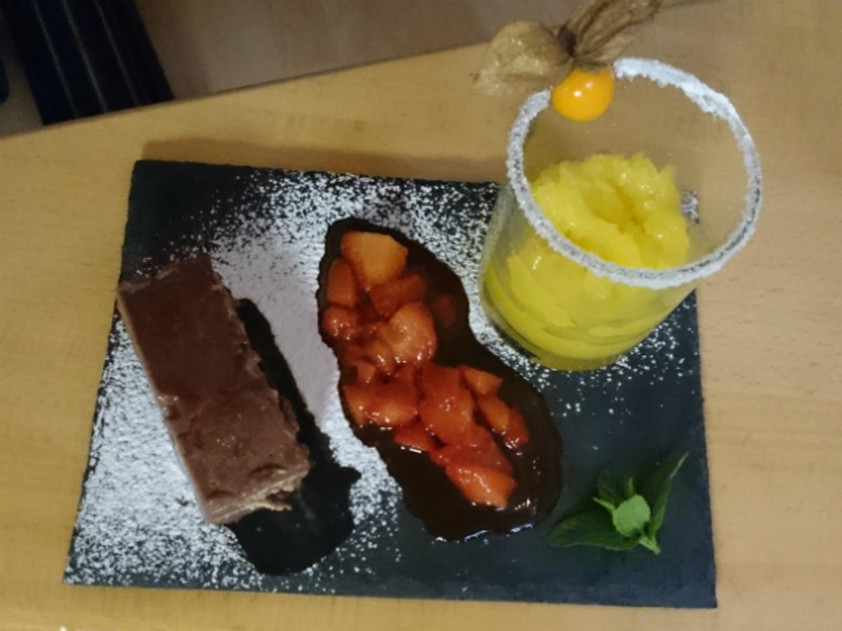 Bilder für Kalter Hund jagt Mango-Sorbet und karamellisierte Erdbeeren - Rezept