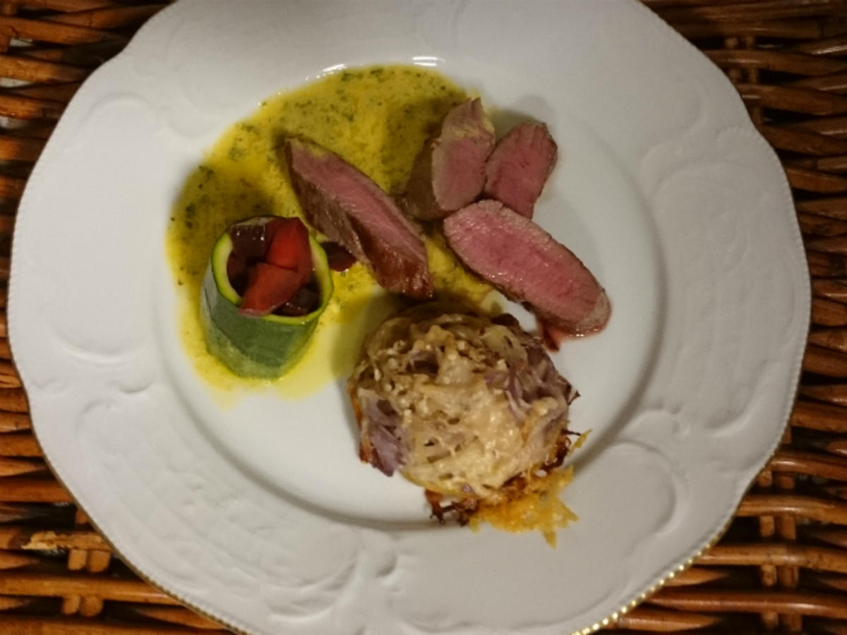 Lammrücken aus dem Bayerwald mit Kartoffeln und Karotten - Rezept ...