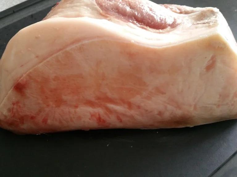 Schulterbraten (mit Knochen und Schwarte) à la Biggi - Rezept - Bild Nr. 2