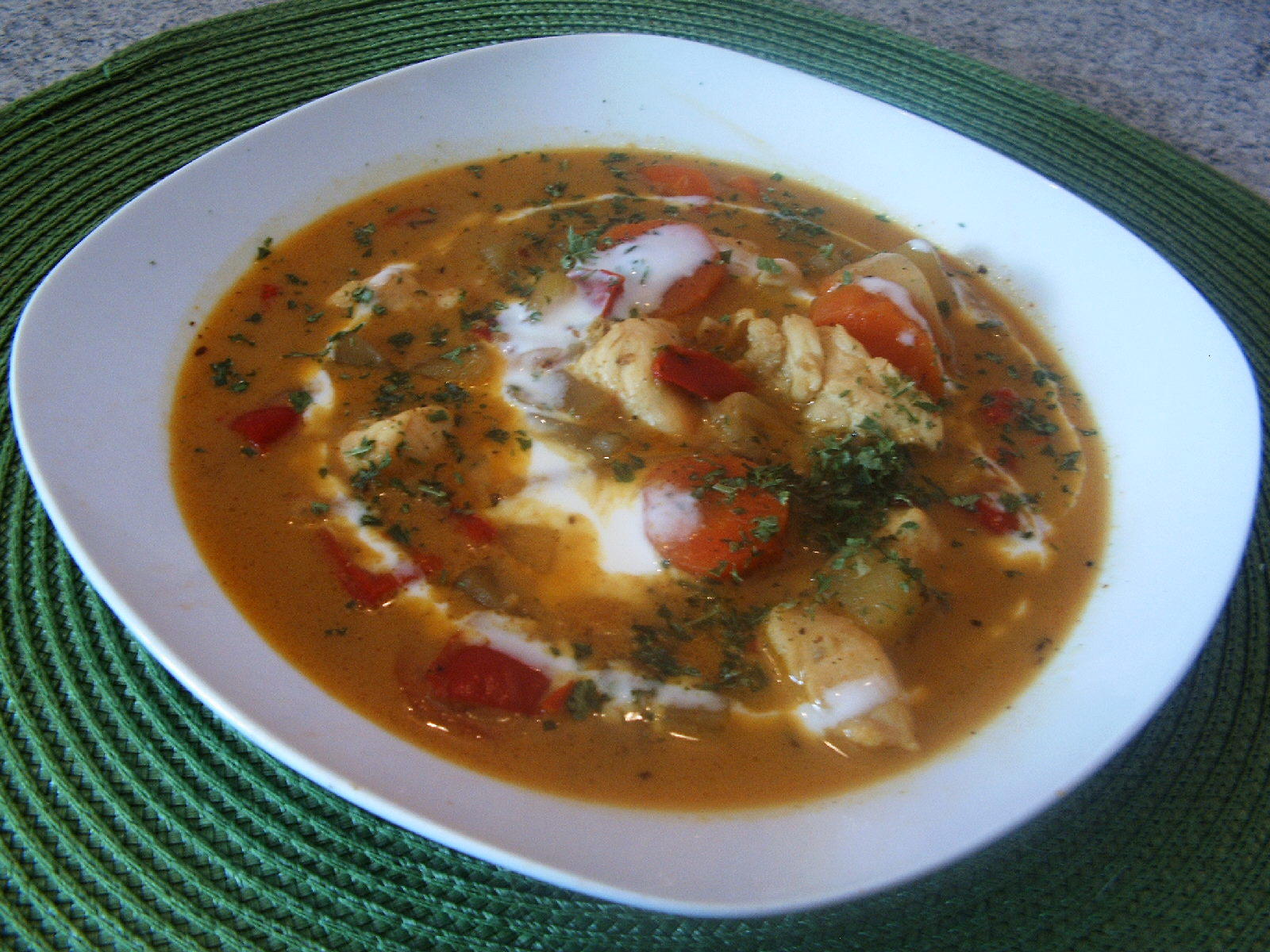 Bilder für Currysuppe mit Hähnchenfilet - Rezept