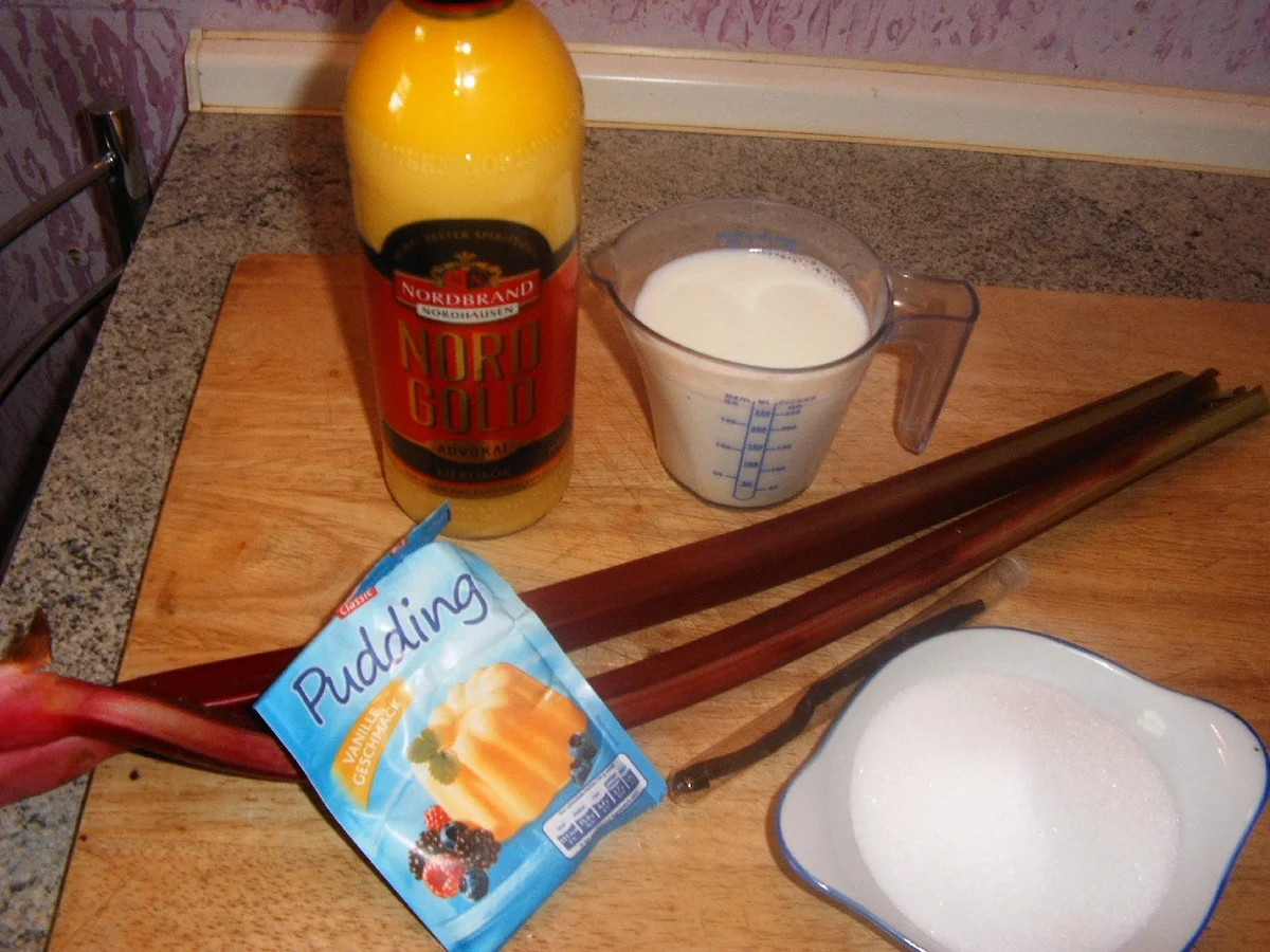Rezept: Rhabarber-Eierlikör-Pudding Bild Nr. 2 Rhabarber-Eierlikör-Pudding - Rezept - Bild Nr. 2
