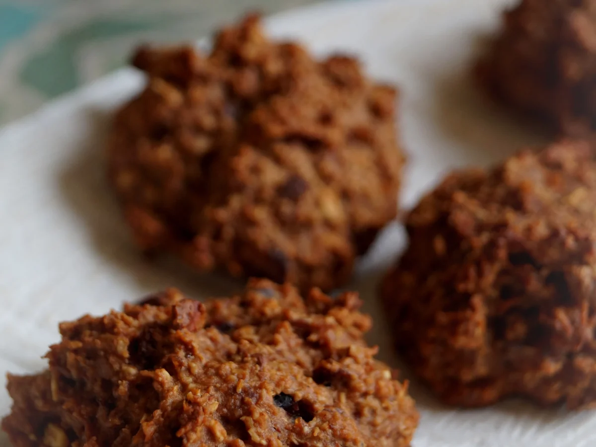 Plätzchen / Cookies: Hafer-Schoko-Kekse mit Rosinen - Rezept