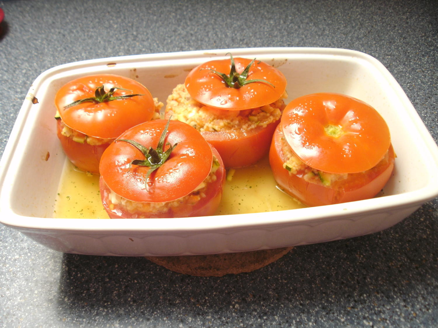 Gefüllte Tomaten mit Couscous - Rezept - kochbar.de