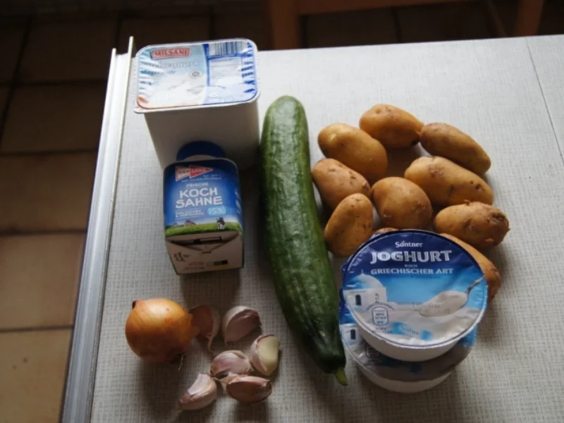 Rezept: Pellkartoffeln mit selbstgemachten Tzatziki Bild Nr. 2 Pellkartoffeln mit selbstgemachten Tzatziki - Rezept - Bild Nr. 2