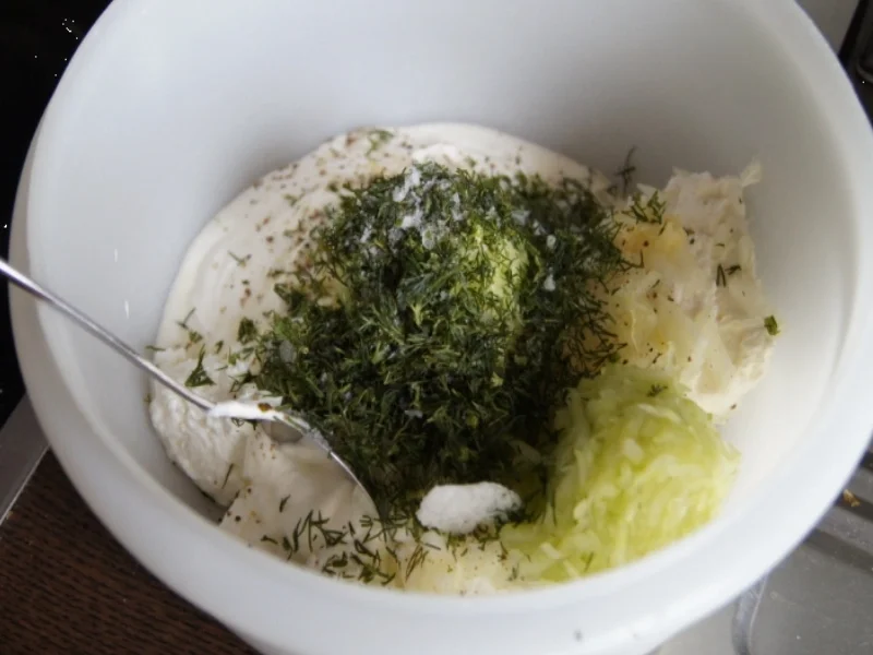 Rezept: Pellkartoffeln mit selbstgemachten Tzatziki Bild Nr. 5 Pellkartoffeln mit selbstgemachten Tzatziki - Rezept - Bild Nr. 5