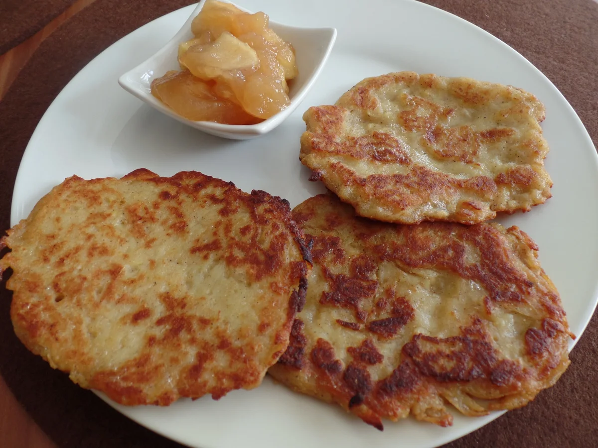 Rezept: Reibekuchen mit Semmelbröseln Reibekuchen mit Semmelbröseln - Rezept