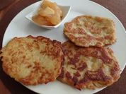 Reibekuchen mit Semmelbröseln - Rezept