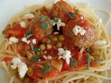 Spaghetti mit Klößchensause und Schafskäse - Rezept