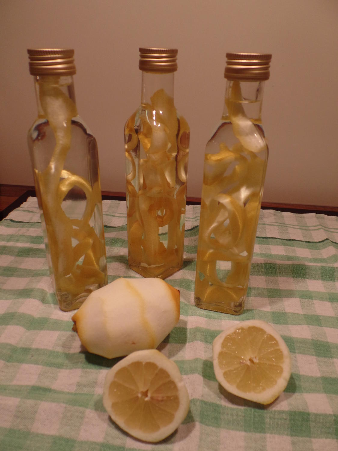 Limoncello Ein italienischer Zitronenlikör - Rezept mit Bild - kochbar.de