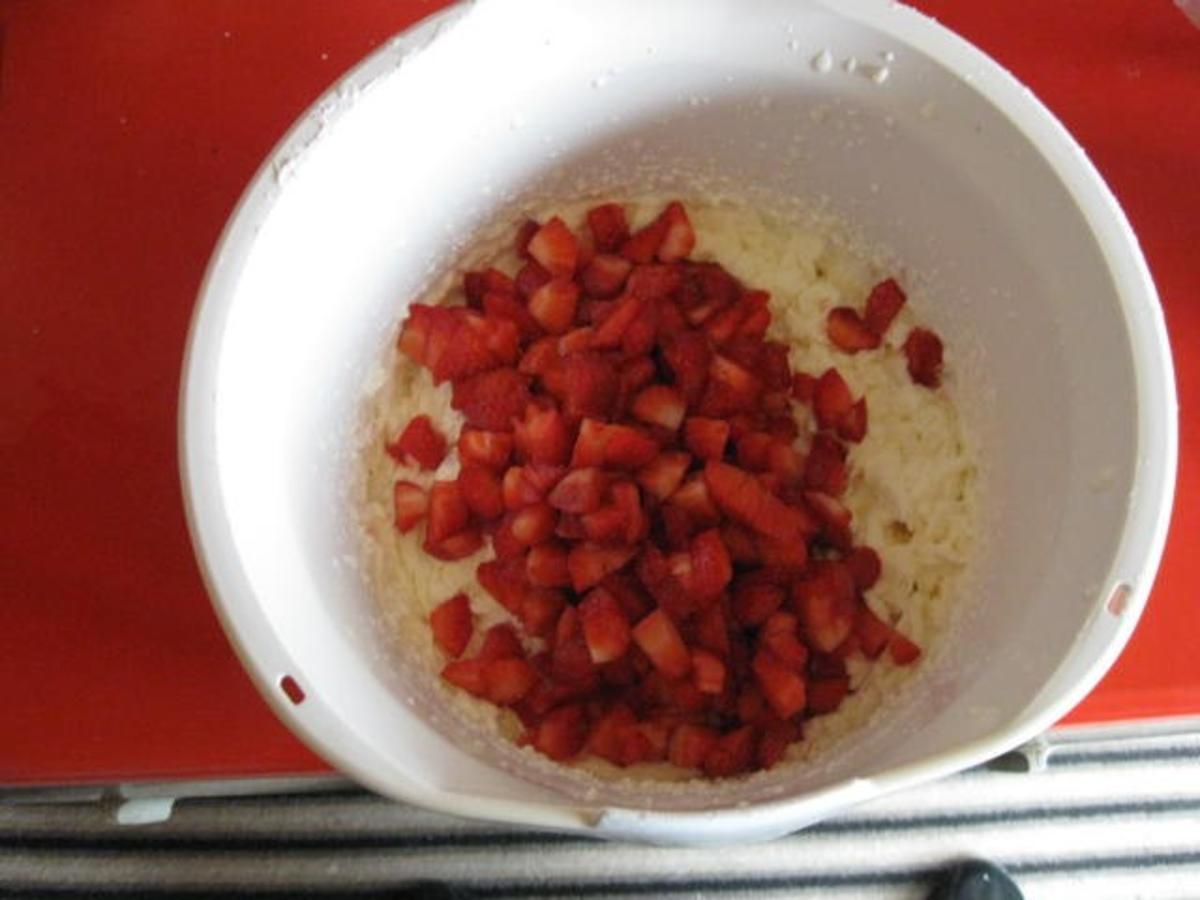 Biskuit Erdbeeren Schnitten - Rezept - Bild Nr. 12