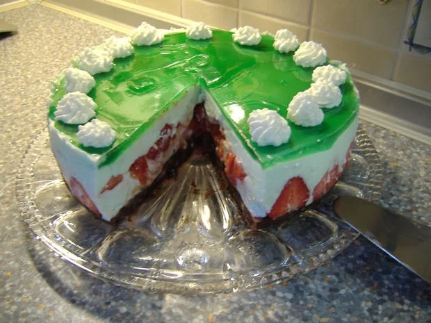 Waldmeister- Erdbeer-Torte - Rezept