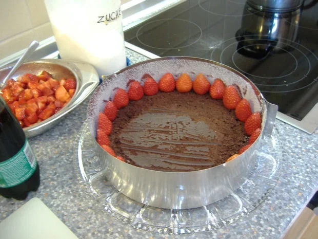 Waldmeister- Erdbeer-Torte - Rezept - Bild Nr. 5