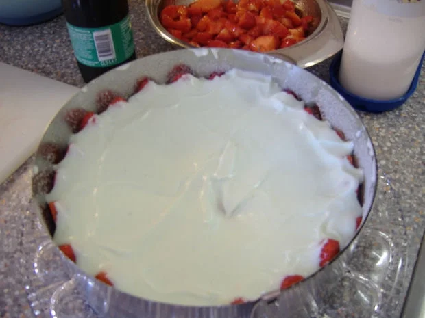 Waldmeister- Erdbeer-Torte - Rezept - Bild Nr. 6