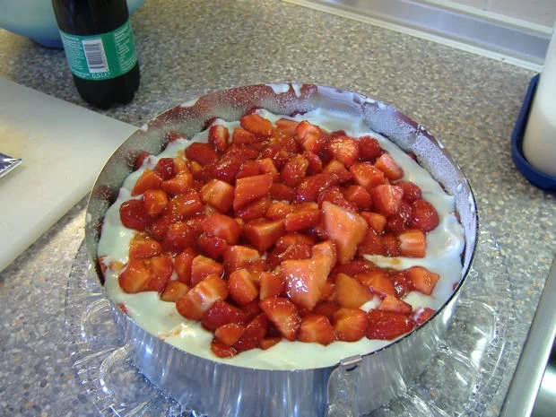 Waldmeister- Erdbeer-Torte - Rezept - Bild Nr. 7