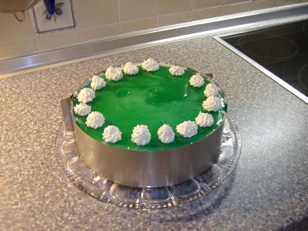 Waldmeister- Erdbeer-Torte - Rezept - Bild Nr. 11