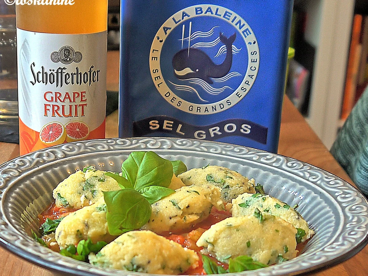 Petersiliennocken mit Tomatensauce - Rezept - Bild Nr. 2