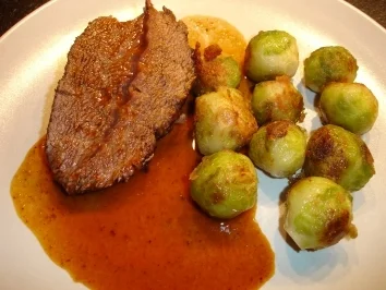Schmorbraten (Stracotto) mit Rosenkohl - Rezept