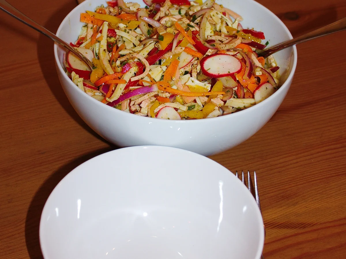 Rezept: Bunter Wurst-Gemüsesalat Bunter Wurst-Gemüsesalat - Rezept