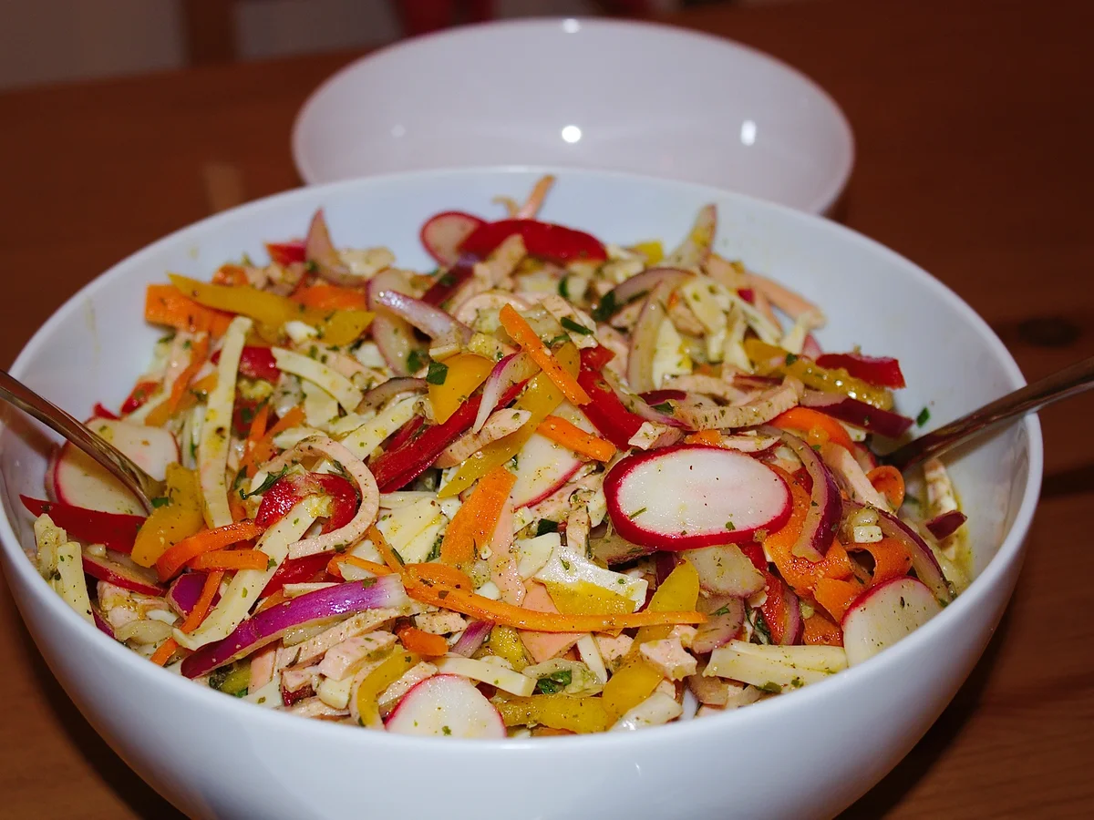 Rezept: Bunter Wurst-Gemüsesalat Bild Nr. 2 Bunter Wurst-Gemüsesalat - Rezept - Bild Nr. 2