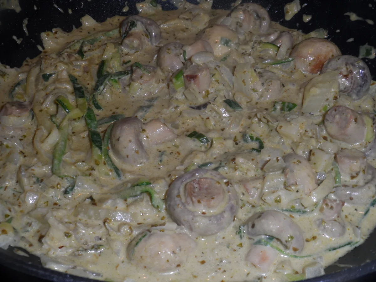 Rezept: BiNe` S ROTE BETE PASTA MIT CHAMPIGNON - PESTO Bild Nr. 8 BiNe` S ROTE BETE PASTA MIT CHAMPIGNON - PESTO - Rezept - Bild Nr. 8