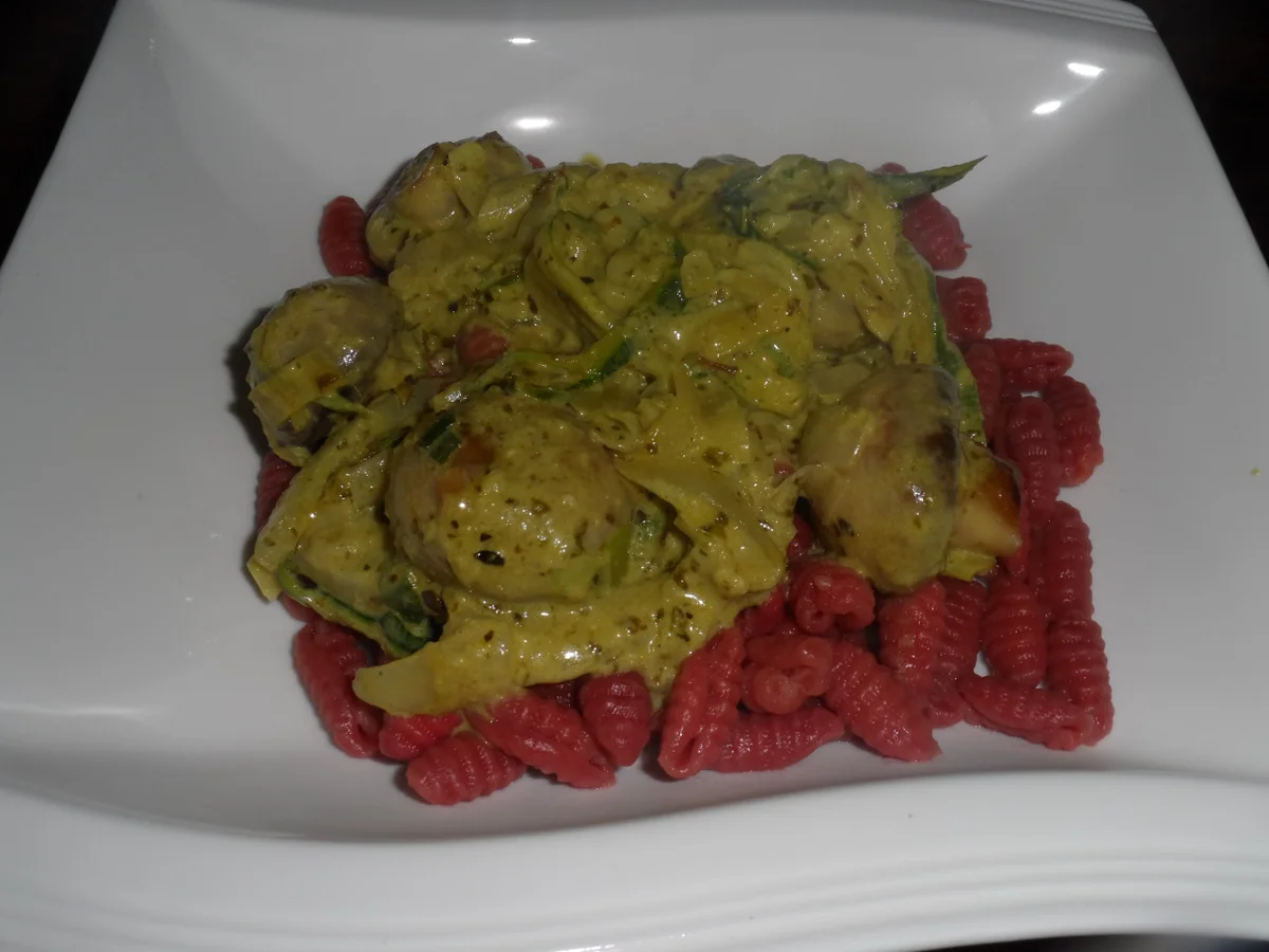 Rezept: BiNe` S ROTE BETE PASTA MIT CHAMPIGNON - PESTO Bild Nr. 9 BiNe` S ROTE BETE PASTA MIT CHAMPIGNON - PESTO - Rezept - Bild Nr. 9