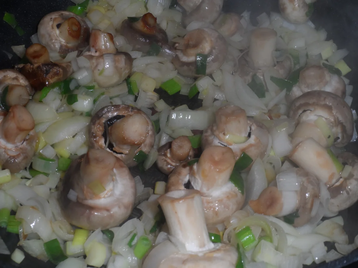 Rezept: BiNe` S ROTE BETE PASTA MIT CHAMPIGNON - PESTO Bild Nr. 7 BiNe` S ROTE BETE PASTA MIT CHAMPIGNON - PESTO - Rezept - Bild Nr. 7