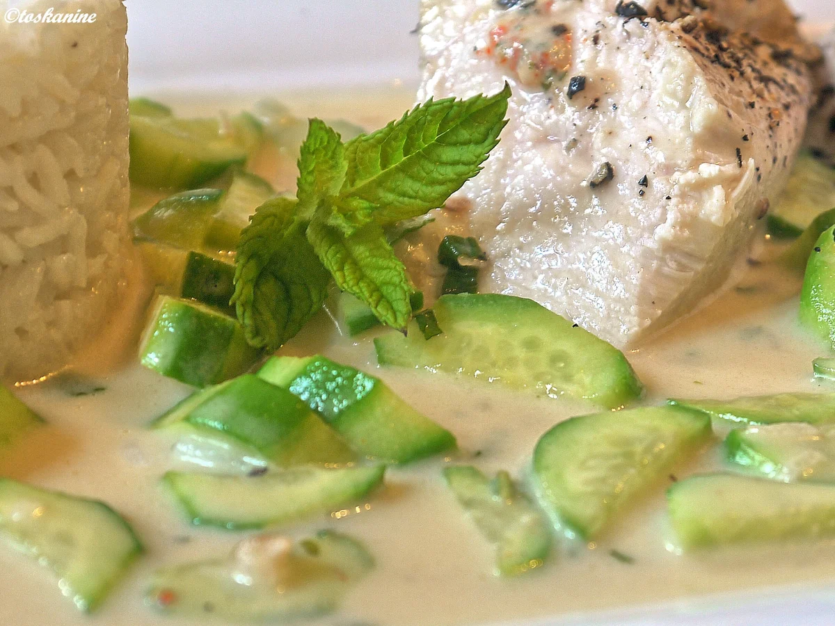 Rezept: Hähnchenbrust mit Rahmgurken Hähnchenbrust mit Rahmgurken - Rezept