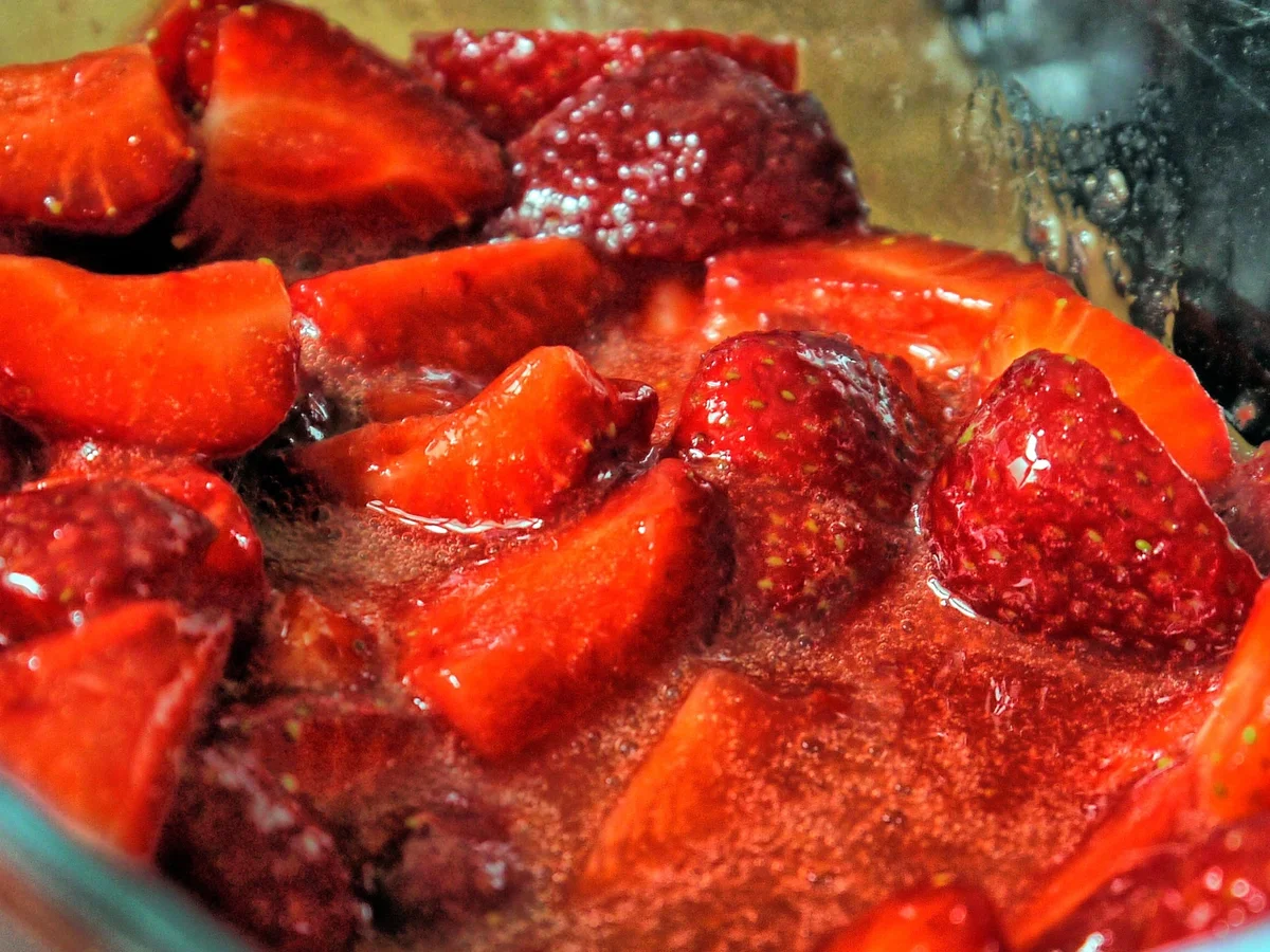 Flaó (Käsekuchen mit Minze), dazu glasierte Erdbeeren - Rezept - Bild Nr. 3