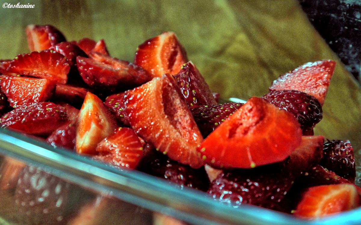 Flaó (Käsekuchen mit Minze), dazu glasierte Erdbeeren - Rezept - Bild Nr. 4