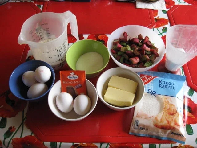 Rhabarberkuchen mit Kokosraspel - Rezept - Bild Nr. 2