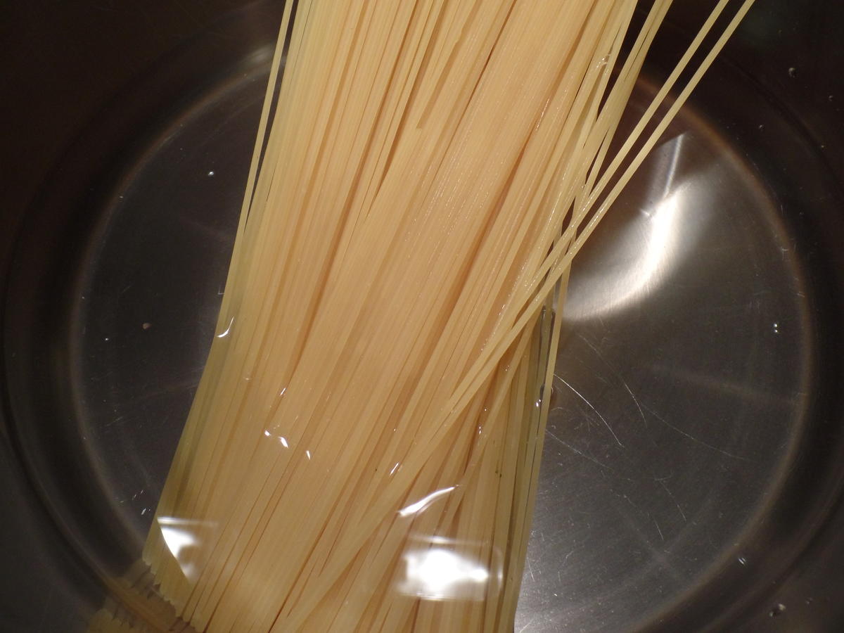 Spaghetti mit Mandel-Ricotta-Sauce - Rezept - Bild Nr. 7