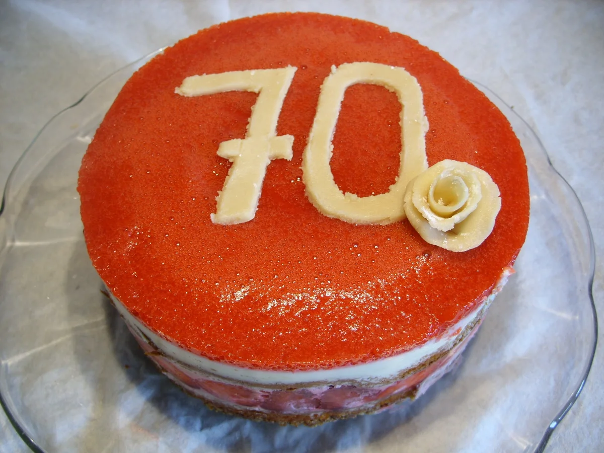 Kleine Erdbeer-Limetten-Quark-Torte - Rezept